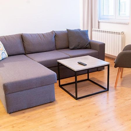 Yellow Apartment Острава Экстерьер фото