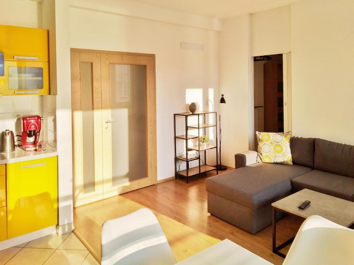 Yellow Apartment Острава Экстерьер фото