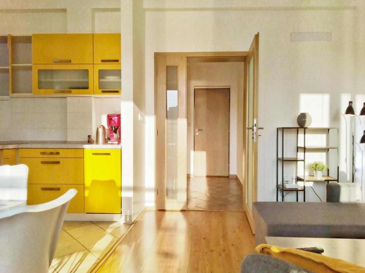 Yellow Apartment Острава Экстерьер фото