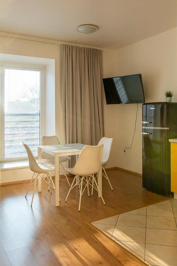 Yellow Apartment Острава Экстерьер фото