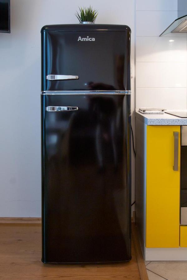 Yellow Apartment Острава Экстерьер фото