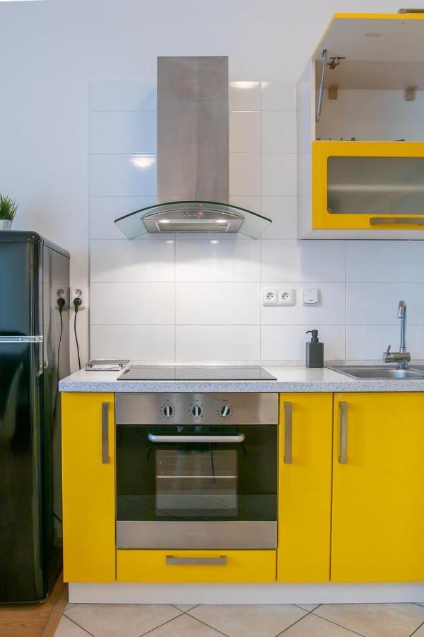 Yellow Apartment Острава Экстерьер фото